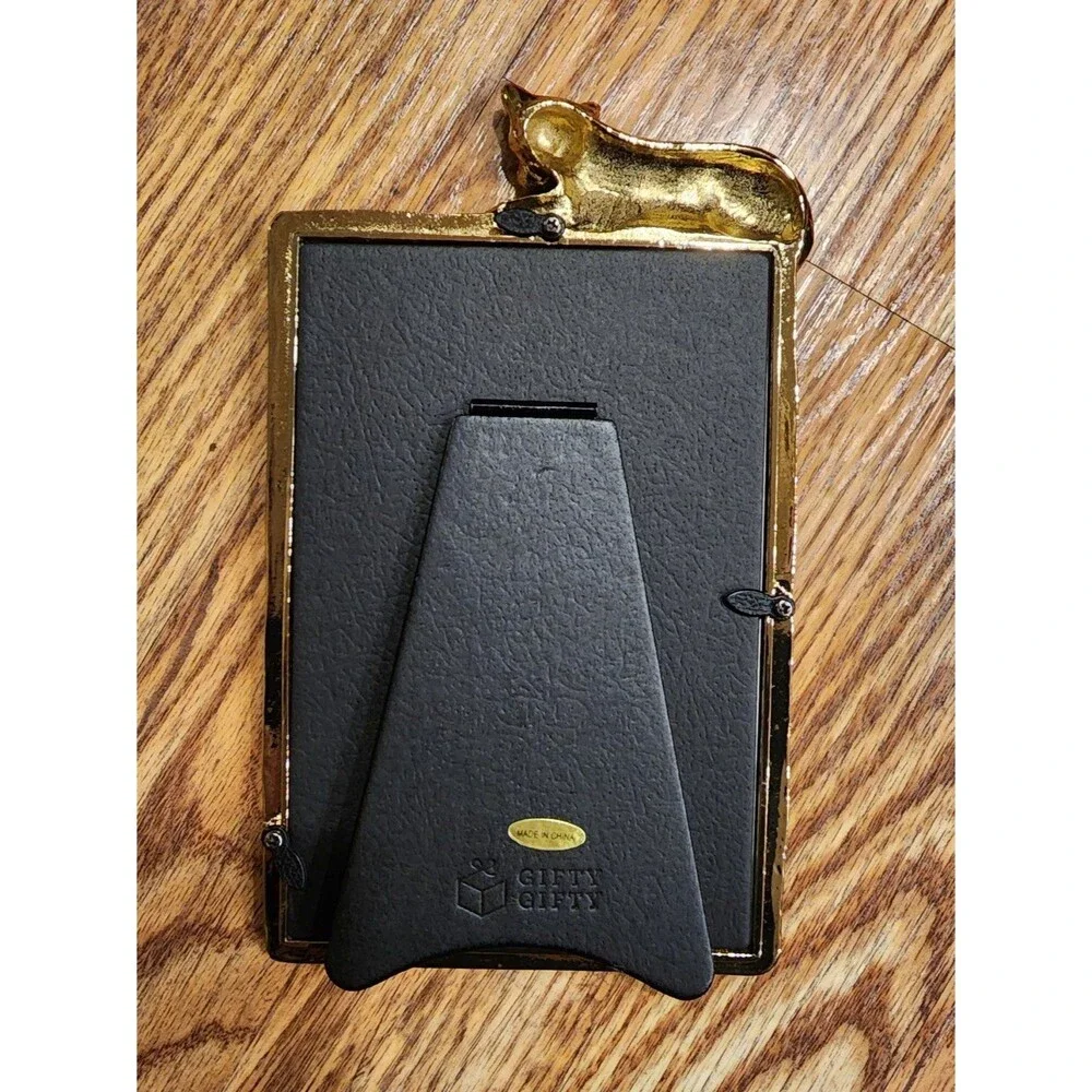 Gold toned Leopard Photo Frame / 4x6 in Vertical Display